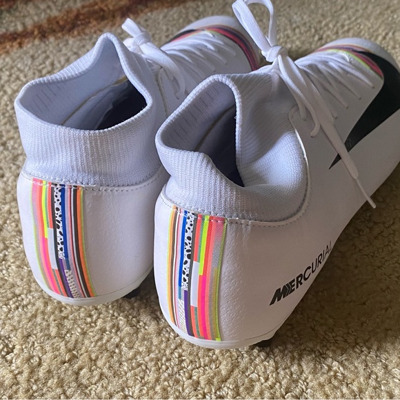 Nike Mercurial Soccer Spiked Shoes - Picture 4 of 7